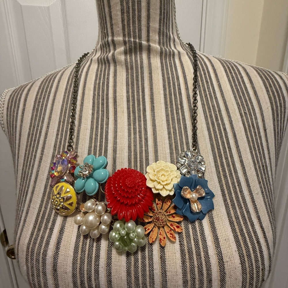 Plunder Floral Multicolor Statement Necklace Chun… - image 5